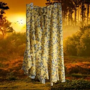 Max Studio medium Woman's crepe floral wrap skirt. Work, office, travel